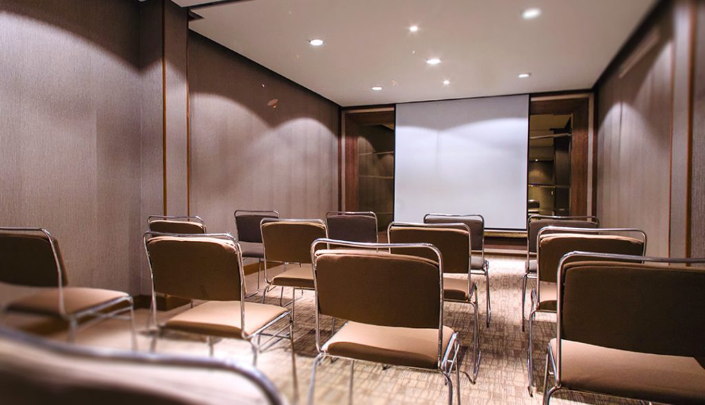 <h6>SALONES</h6>
<p> El espacio ideal para tu evento.</p>
